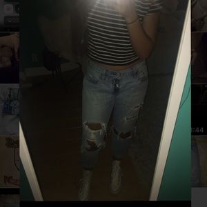 Women’s ripped Levi’s jeans
